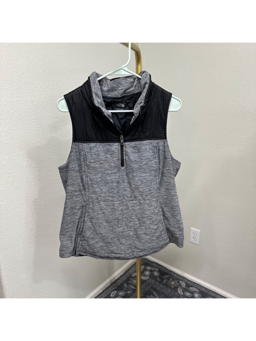 The North Face Pseudio Pullover Winter Vest Womens size Large